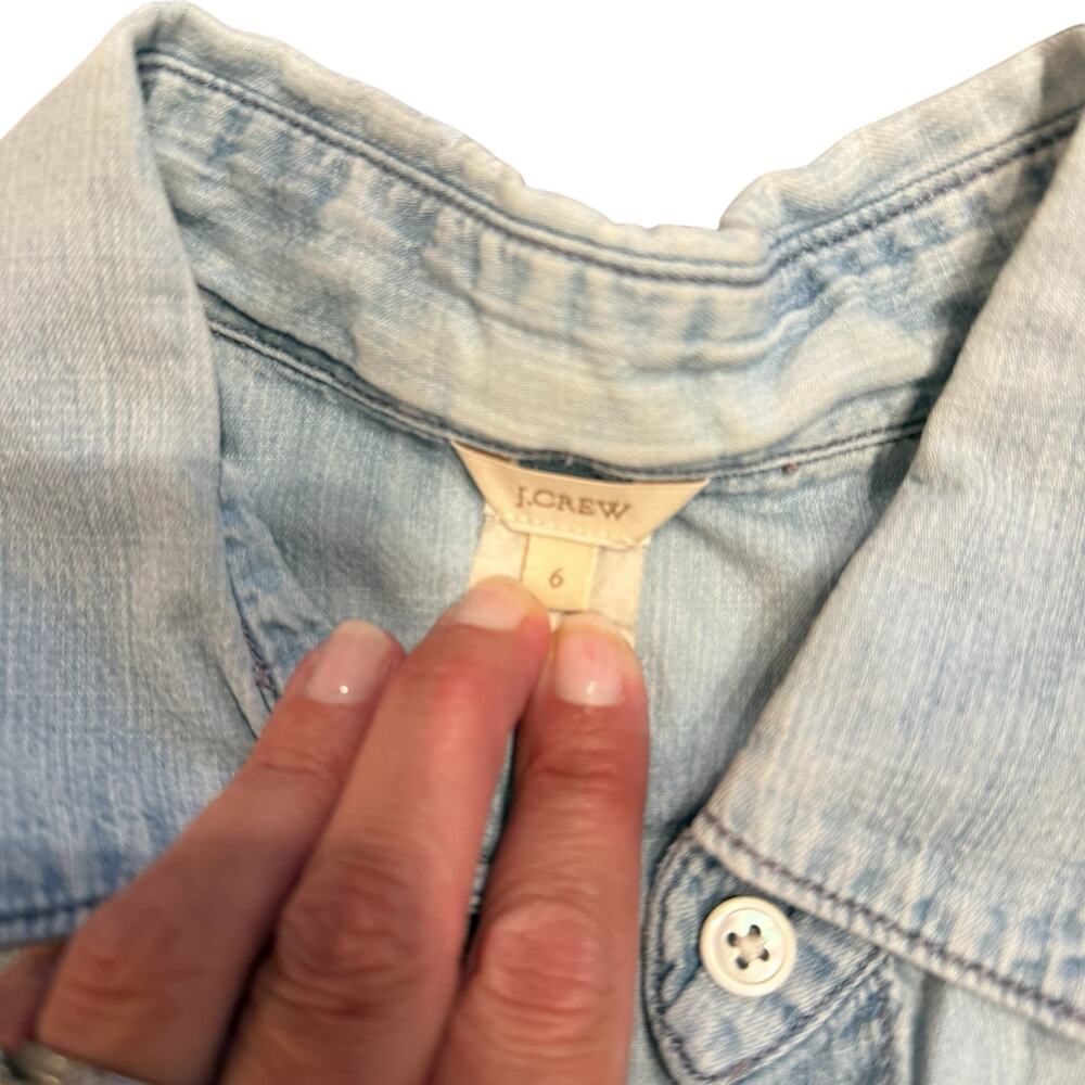 J Crew Women’s light chambray button down shirt Size 6 - Picture 4 of 5